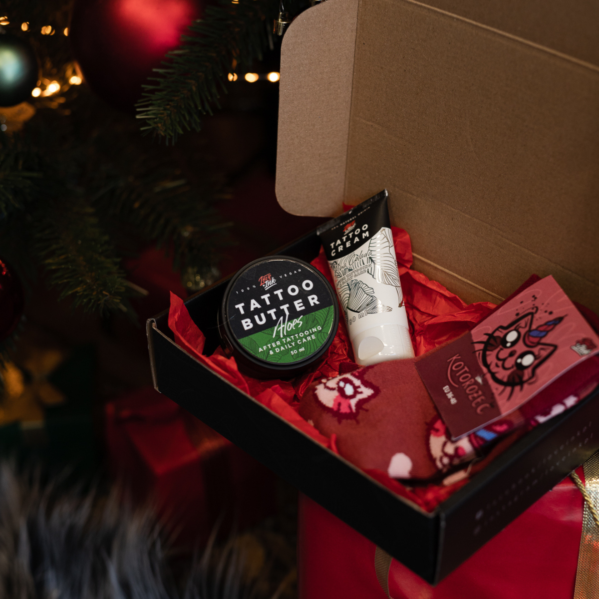 Darilna škatla: Nogavice + Tattoo krema + Tattoo maslo 50 ml